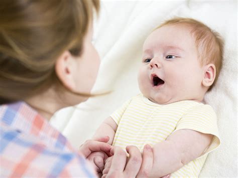 when do babies recognize their faces.